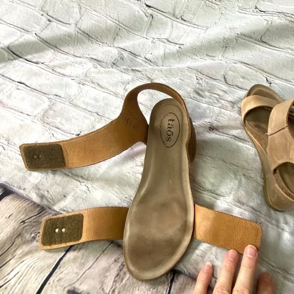 Taos Carousel Tan Wedges - Picture 7 of 16